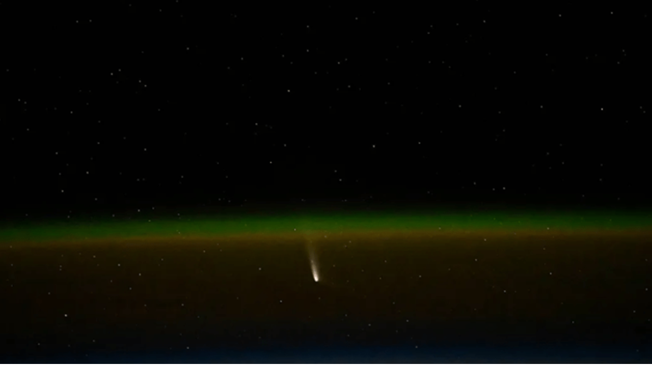 La cometa C/2023 A3 immortalata dalla ISS il 21 settembre 2024. Crediti: Don Pettit/ISS