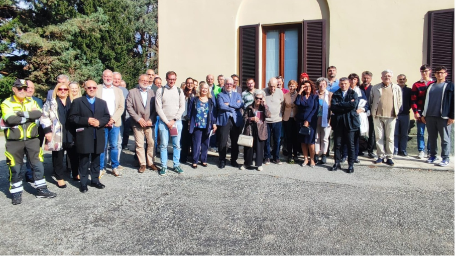 Foto di gruppo inaugurazione della mostra fotografica "100 anni di astronomia in Brianza" - 4 ottobre 2025
