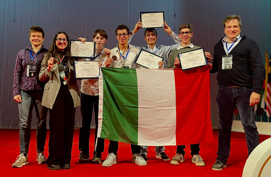 The Italian team with their companions. From left: Giulia Iafrate, Gaia Palumbo, Alessandro Fabi, Davide Barberi, Luca Rucco, Ettore Costantini, and Daniele Spiga. Credits: G. Iafrate/INAF