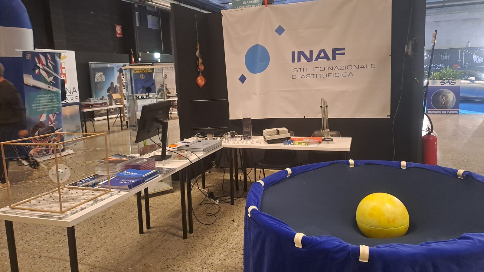 Immagine del nostro stand all'evento YOUNG, Orienta il tuo futuro tenutosi il 15/11/2025 a Erba Lariofiere