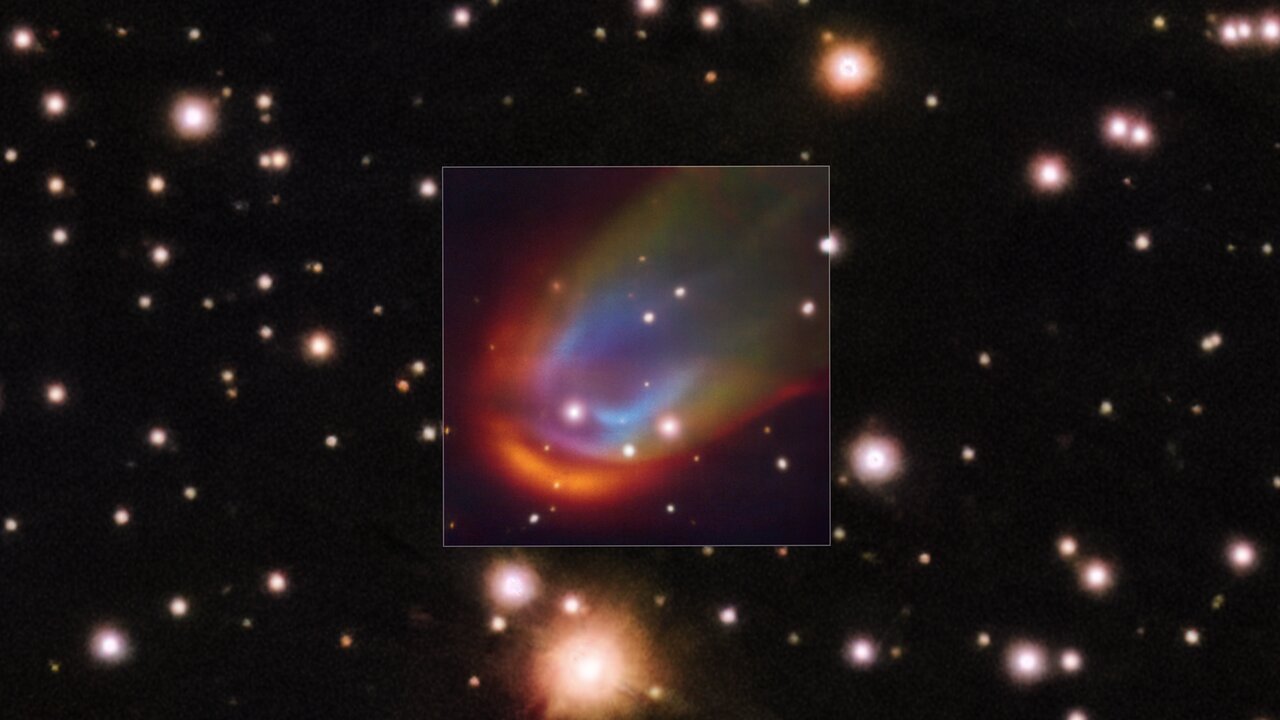 Immagine VLT della stella morta che crea un'onda d'urto mentre si muove nello spazio - Crediti: ESO/K. Iłkiewicz and S. Scaringi et al. Background: PanSTARRS.