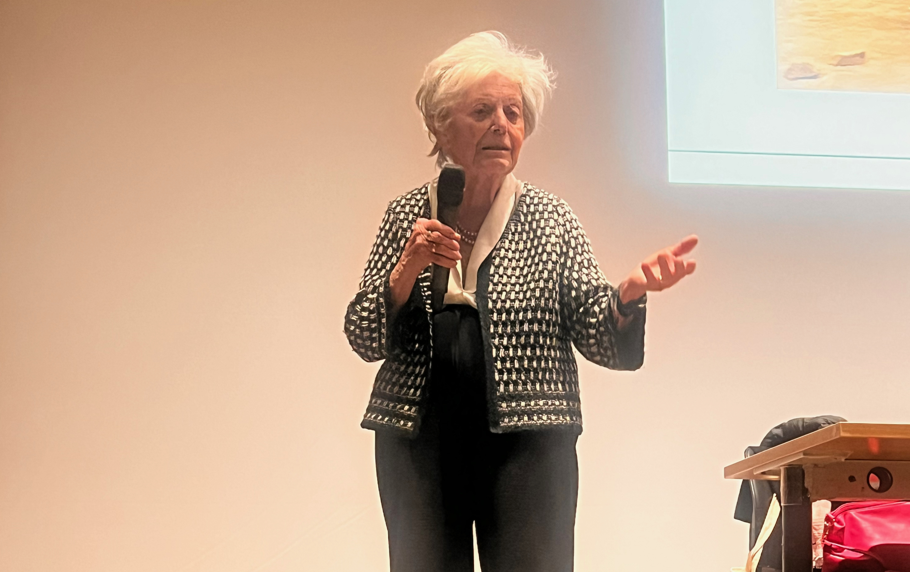 L'Ing.ra Amalia Ercoli Finzi durante la conferenza a Merate del 29/01/2026 dal titolo: "Il mio spazio" - Crediti INAF-OAB