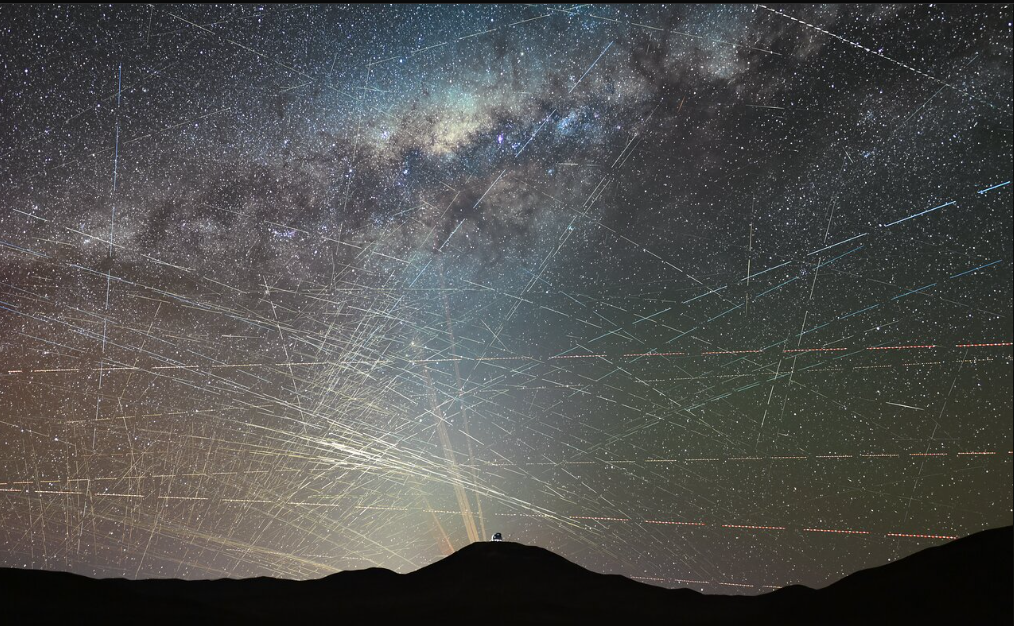 One hour of satellites over the northern Atacama Desert in Chile (October 2025) (Credits: F. Kamphues, ESO/M. Kornmesser)
