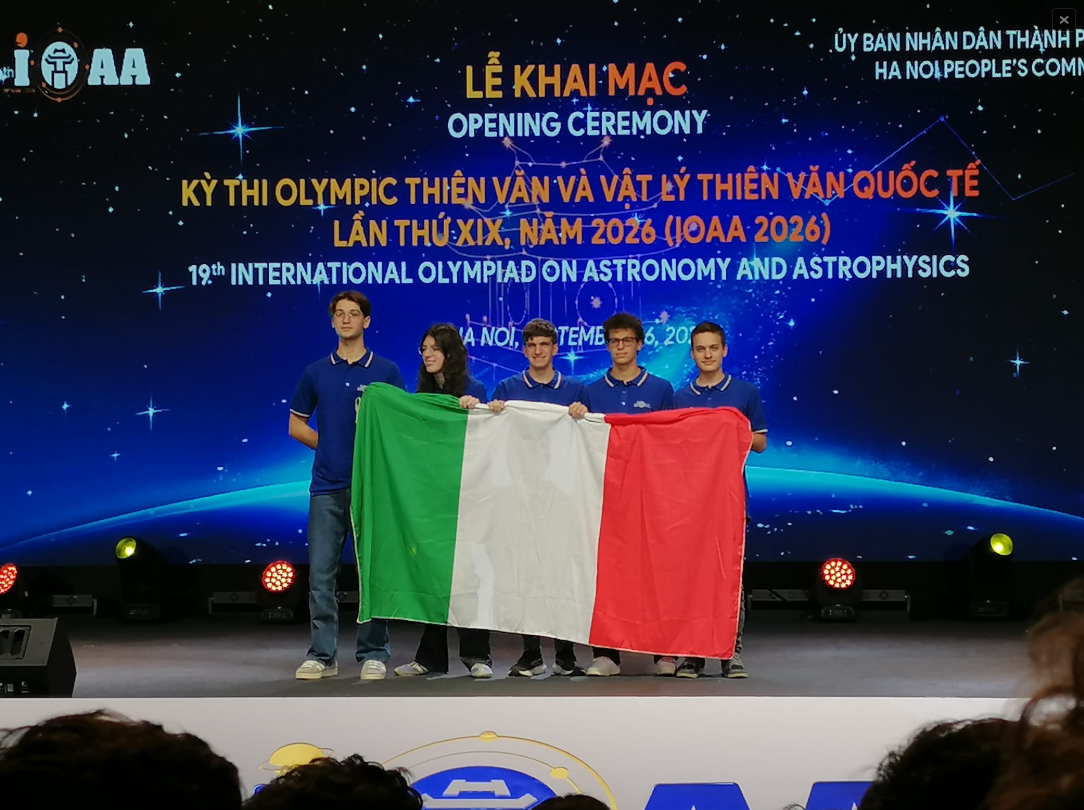 La squadra azzurra alle International Olympiad on Astronomy and Astrophysics (Ioaa) 2026. Da sinistra: Riccardo Brunetta, Ludovica Rial Corsini, Andrea Cusimano, Davide Barberi e Tiziano Grillo. Crediti: Inaf